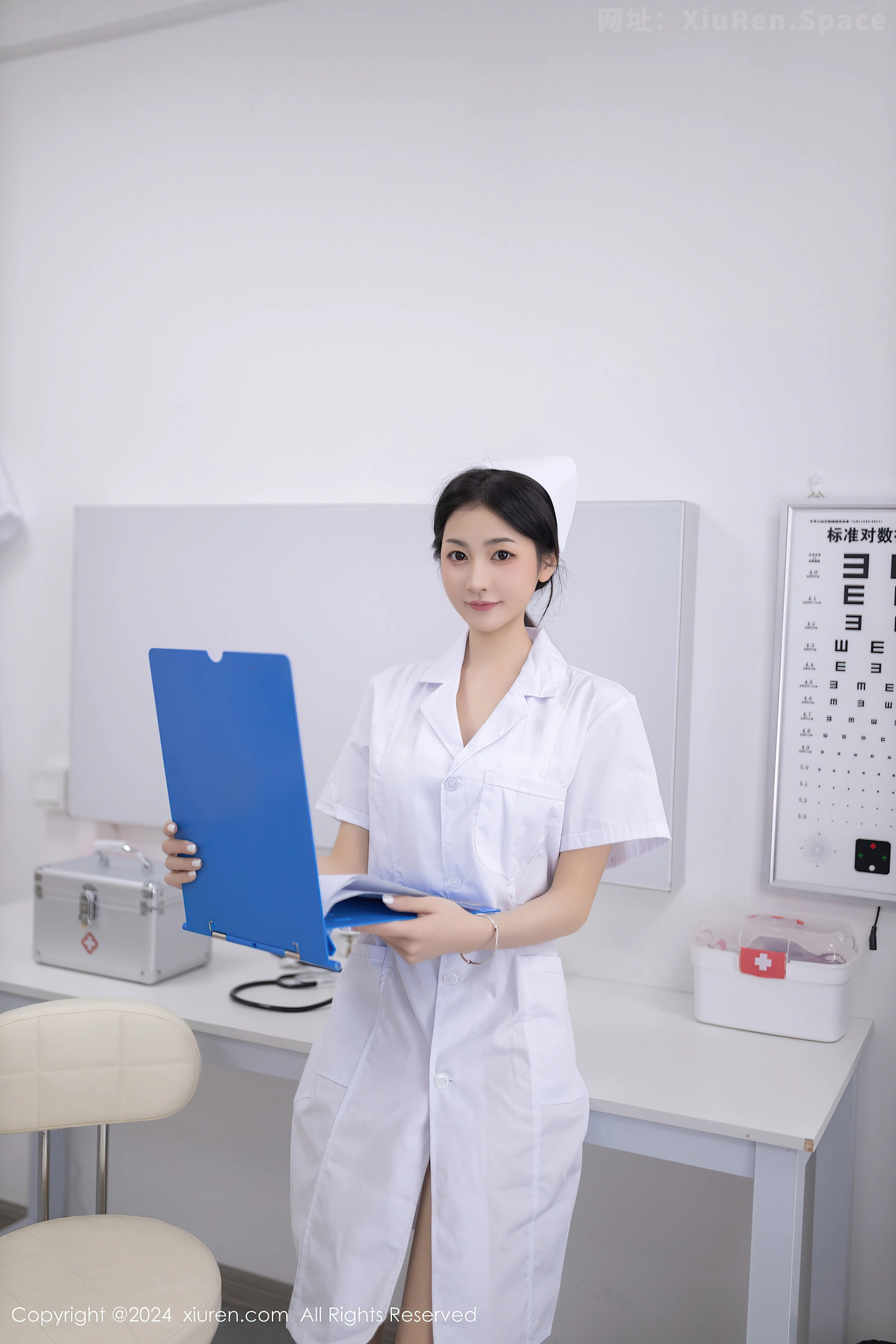 图片[4]-[XiuRen秀人网]VOL.8897 模特鱼尾fish性感白色护士服配超薄肉丝秀丰腴身姿撩人诱惑写真80P-秀人网官方网站